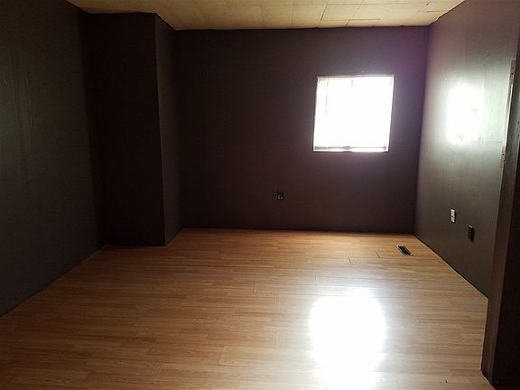 5th image of 115 S Plum St