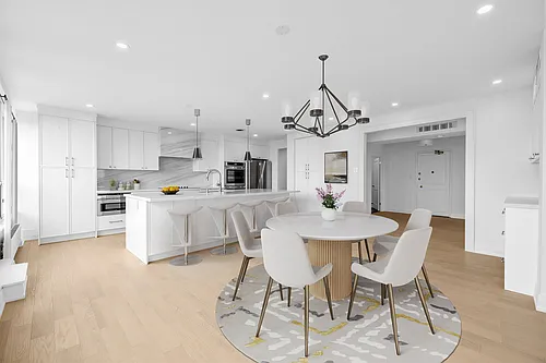 2500 Bathurst St Photo 1