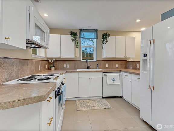 4th image of 1319 E 66th Street