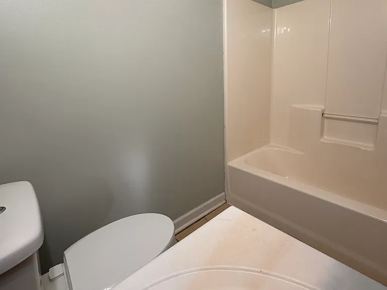 292 Audley Ave #B — Photo 6