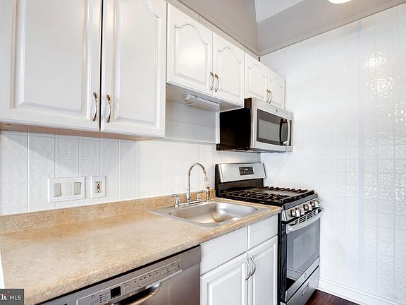 4th image of 4357 Americana Dr #203-I