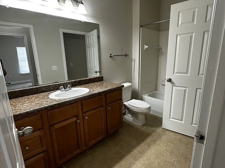 Lafayette Gardens Apartments — Photo 15