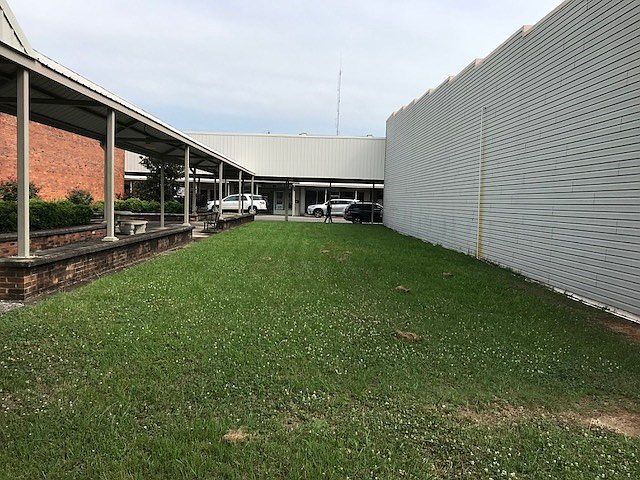 2nd image of 118 Main St W