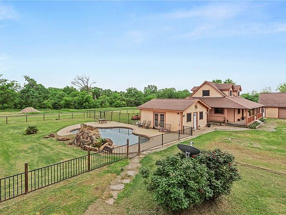 3rd image of 13180 Clover Ln