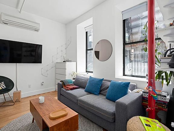 2nd image of 517 W 45th St #42B