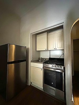 4th image of 226 E 89th St #1RE