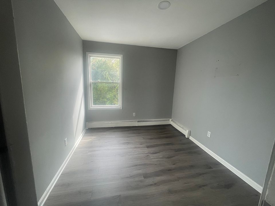 1st image of 120 Warren St #3