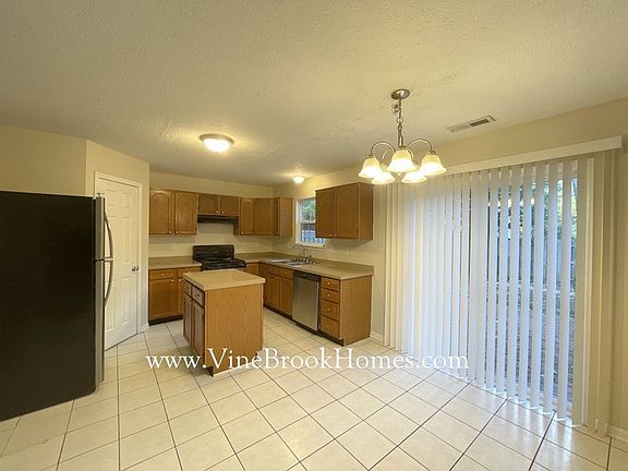 3rd image of 3735 Mechanicsburg Dr