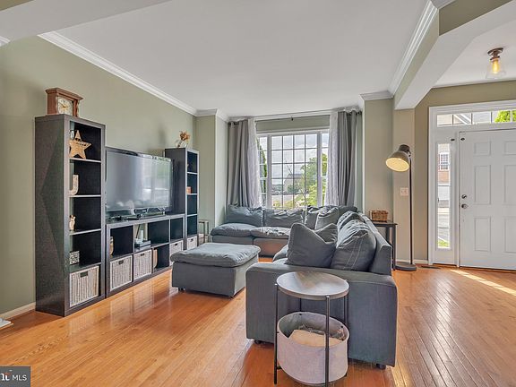 2nd image of 2414 Battery Hill Cir