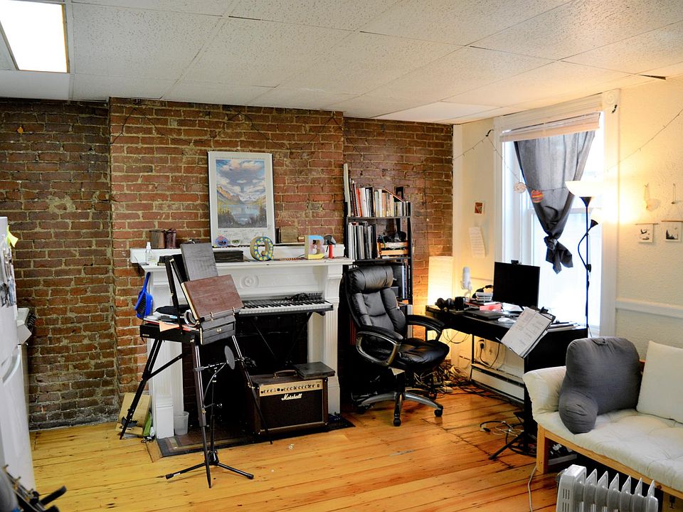 2nd image of 13 Symphony Rd APT 3