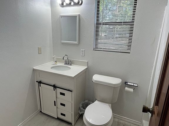 4th image of 1069 Hanna Dr
