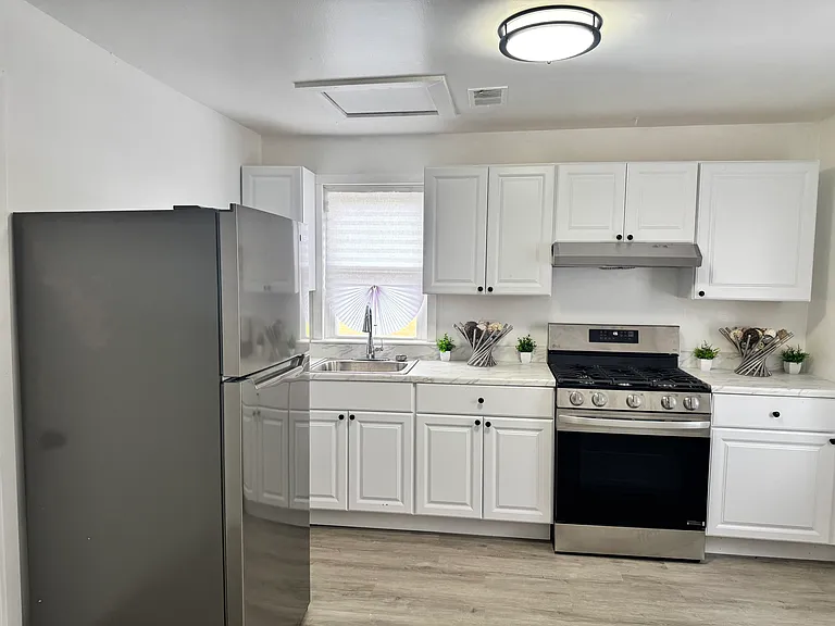 7267 Benedict Ave #2 — Photo 5