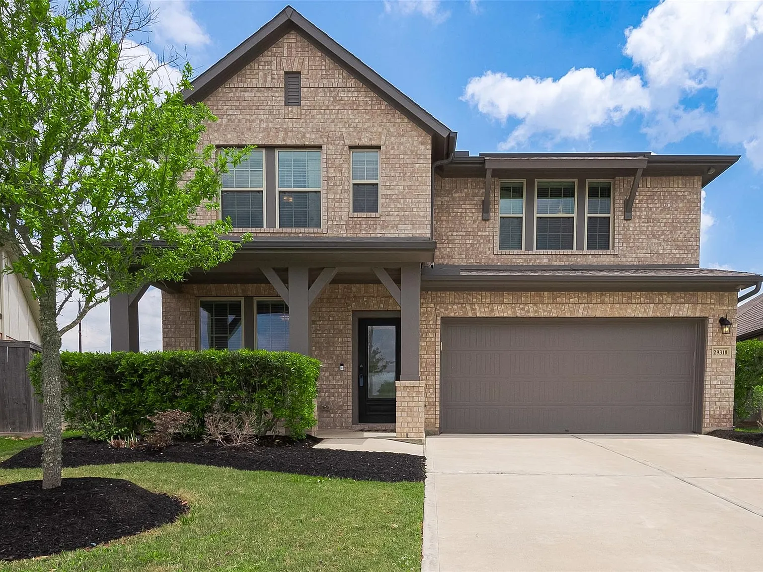 4 bed, 2.5 bath, 2634 sqft, $3,000 — Photo 2