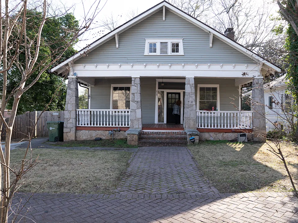 636 Lawton St SW #2