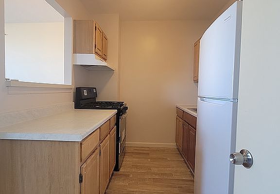 3rd image of 1975 Pacific St #3