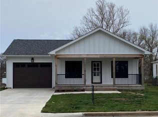 513 W 29th St, Higginsville, MO 64037