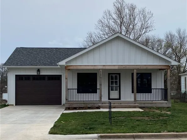 513 W 29th St, Higginsville, MO 64037