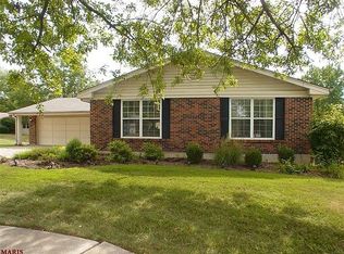 1128 Foxworth Ct, Ballwin, MO