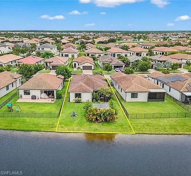 3 bed, 2.5 bath, 1705 sqft, $3,150 — Photo 2