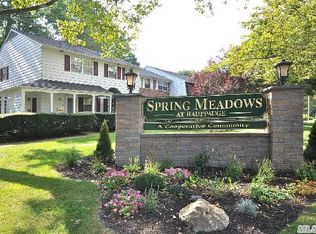 1154 Village Dr, Hauppauge, NY 11788