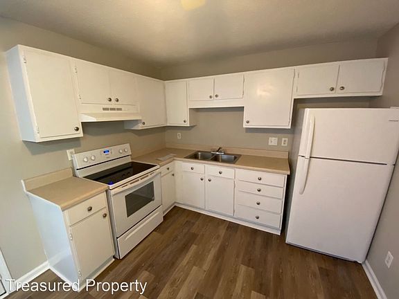 3rd image of 1410A Cherrycrest Dr Unit A