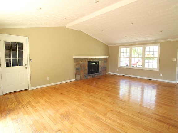 Vaulted Ceilings!