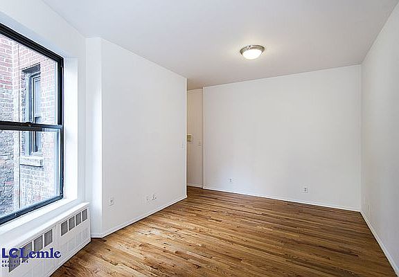 3rd image of 1324 Lexington Ave APT 21