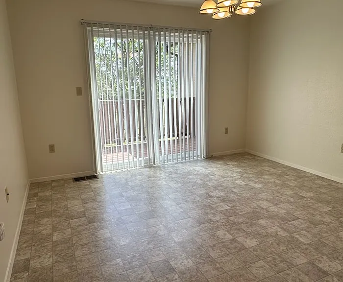 1205 Dakota Dr — Photo 2