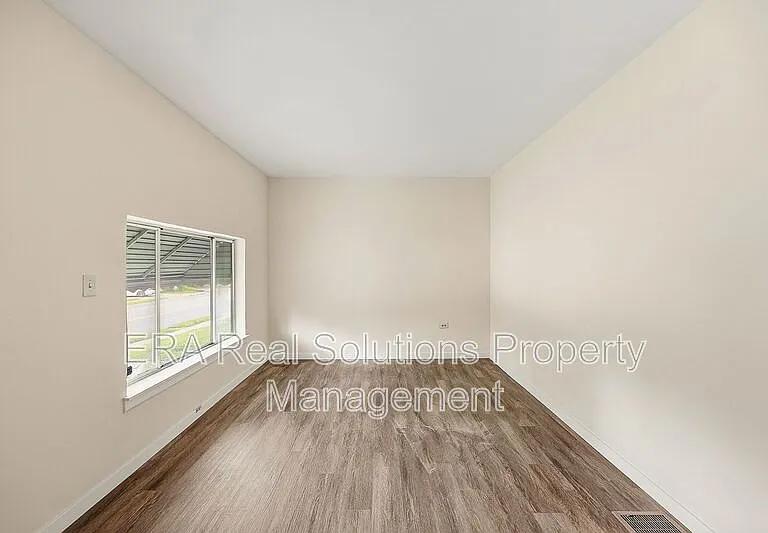 2028 W Galbraith Rd — Photo 18