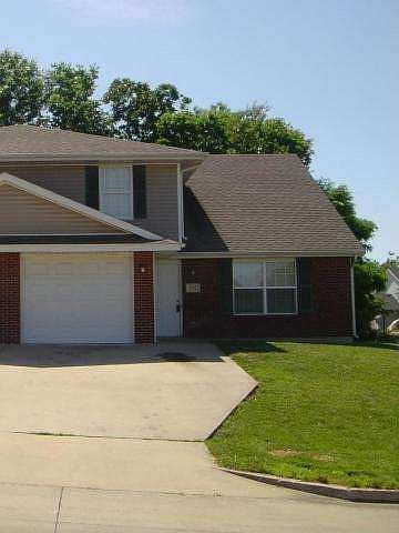 2nd image of 1711 N Lakewood Dr