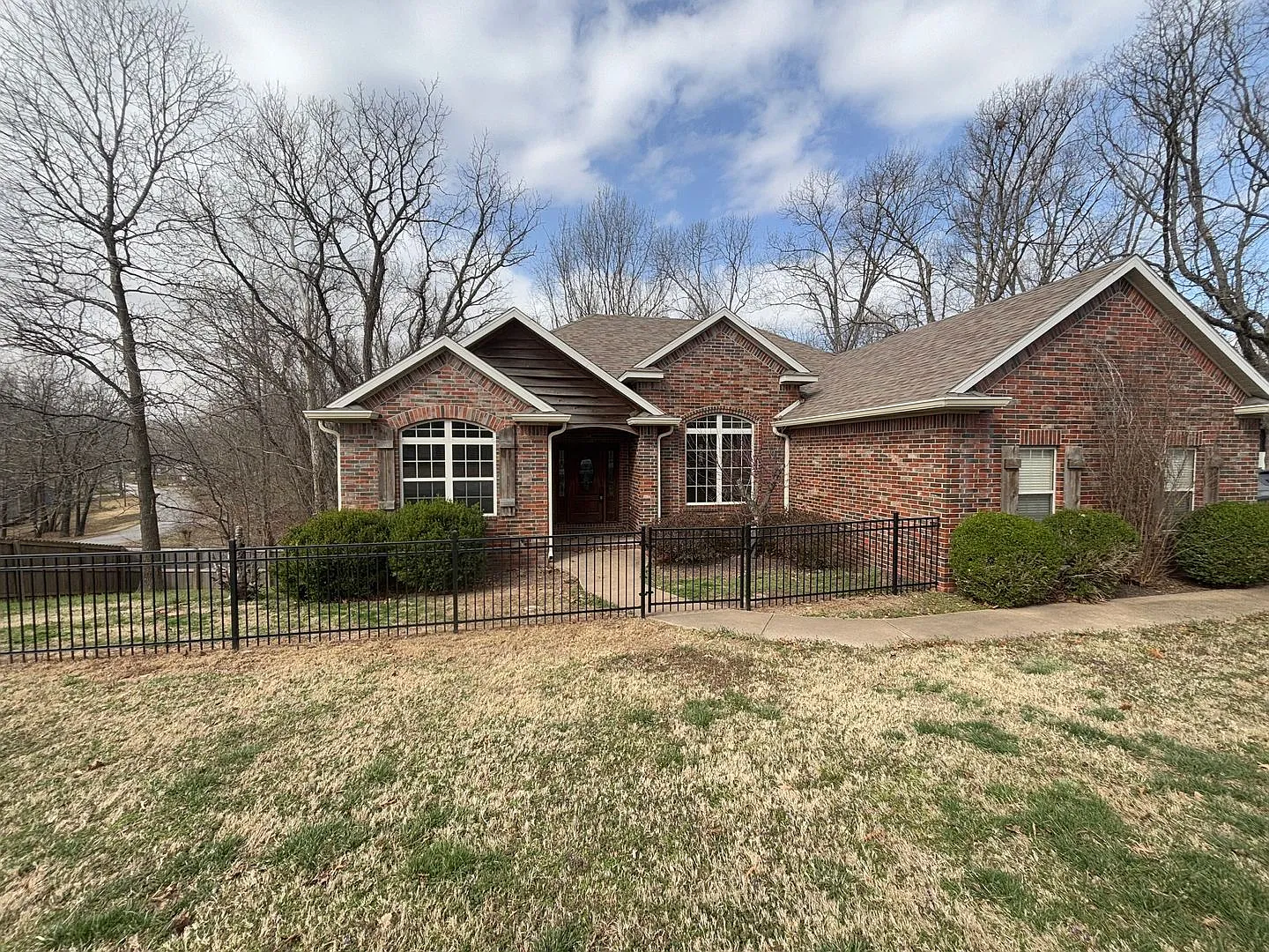3 Bedroom, 2 Full Bath, 2-car attached garage home for Rent in Rogers AR — Photo 1