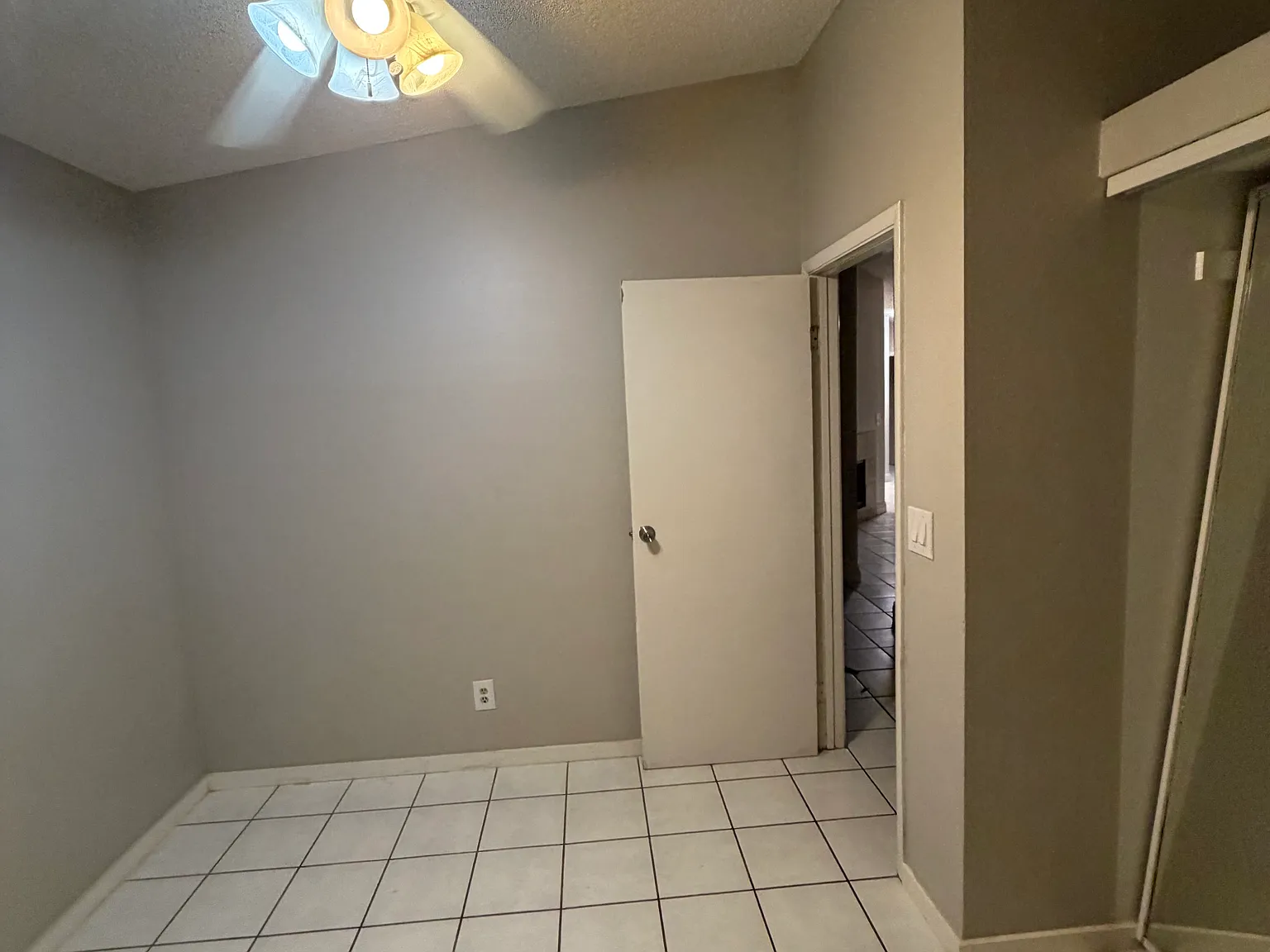 5 bed, 1236 sqft, $3,100 — Photo 2