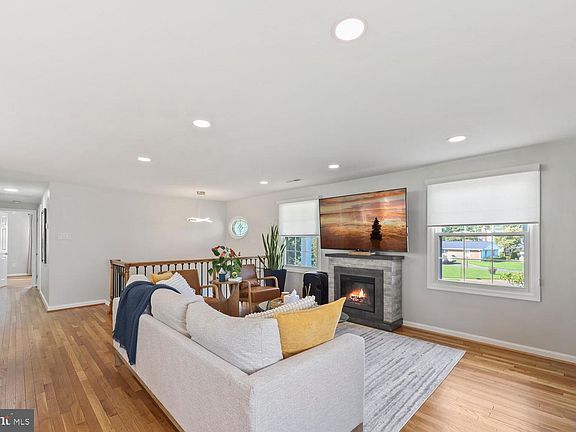 4th image of 4003 Middle Ridge Dr