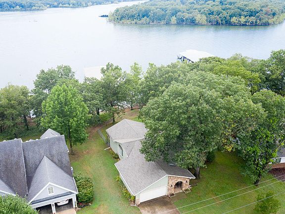 2nd image of 153 Lakeshore Dr