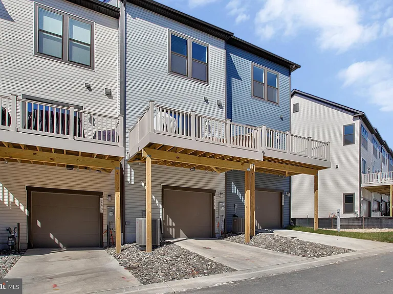 244 Mainstream Dr — Photo 25