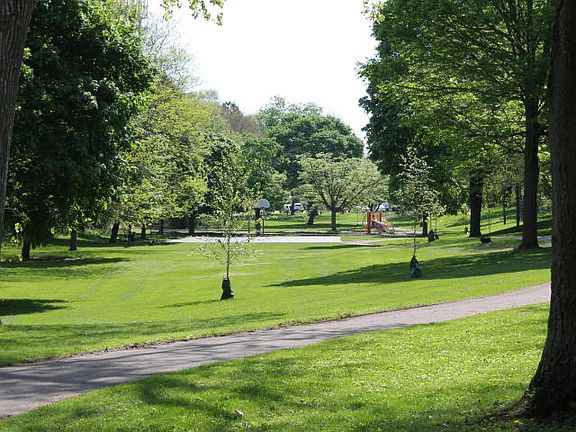 3rd image of 1648 Paris Ave SE