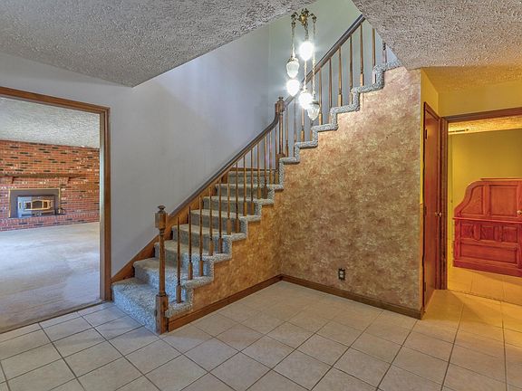 2nd image of 5511 Lakeside Dr