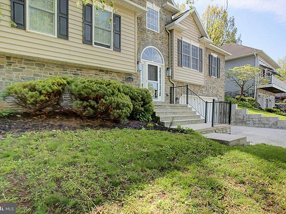 3rd image of 6130 Greenbriar Dr