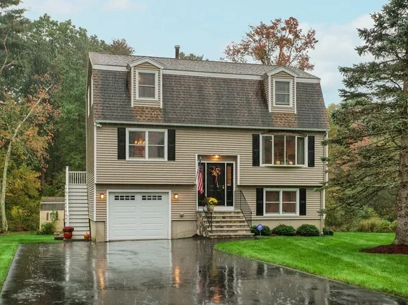 110 Royal Crest Cir, Tewksbury, MA 01876