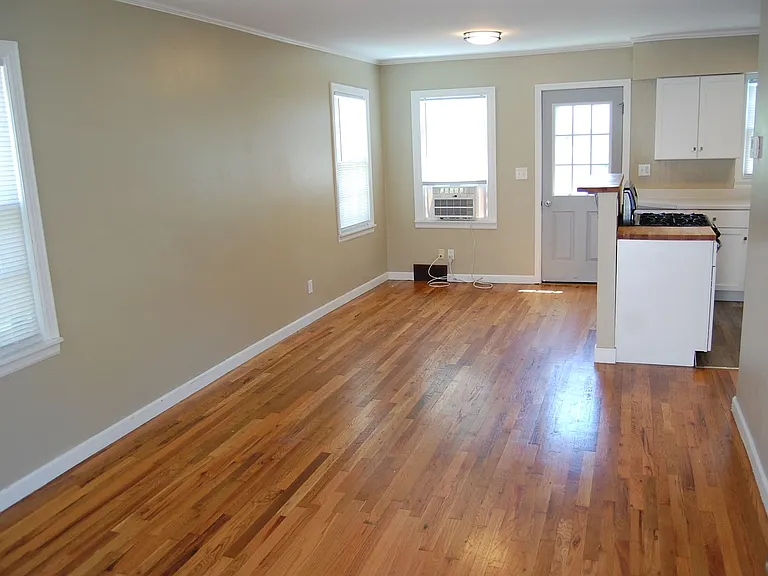 2620 Sumner St — Photo 3