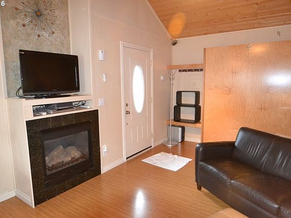 3rd image of 11824 N Jantzen Dr