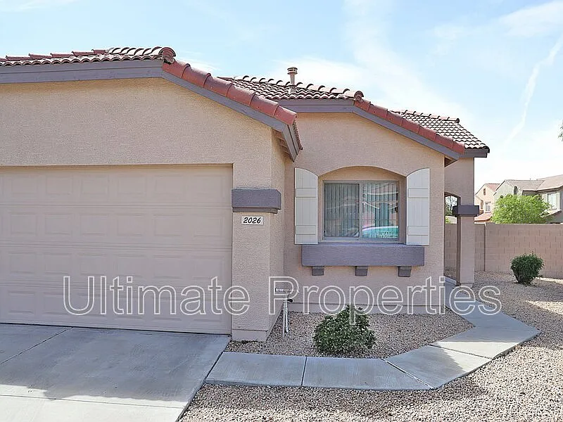 3 bed, 2.0 bath, 1377 sqft, $1,895 — Photo 2