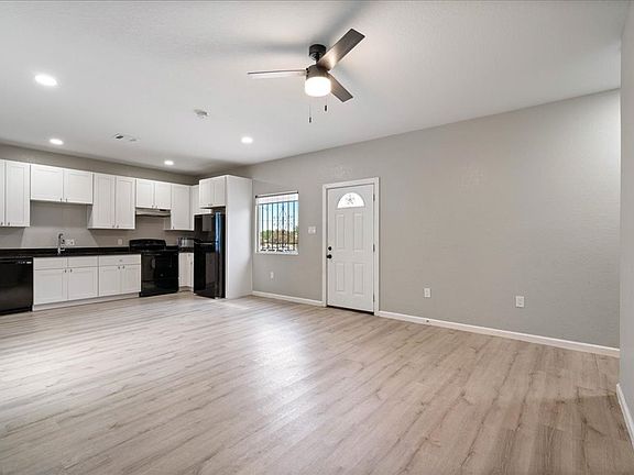 3rd image of 2902 S Laredo St #A