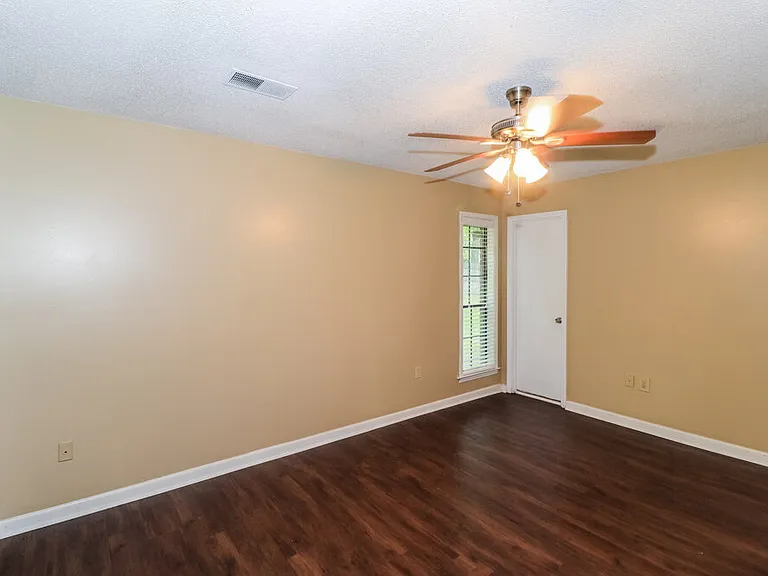 5672 Remsen Ave — Photo 10