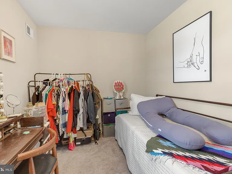 2652 Livingston St — Photo 16
