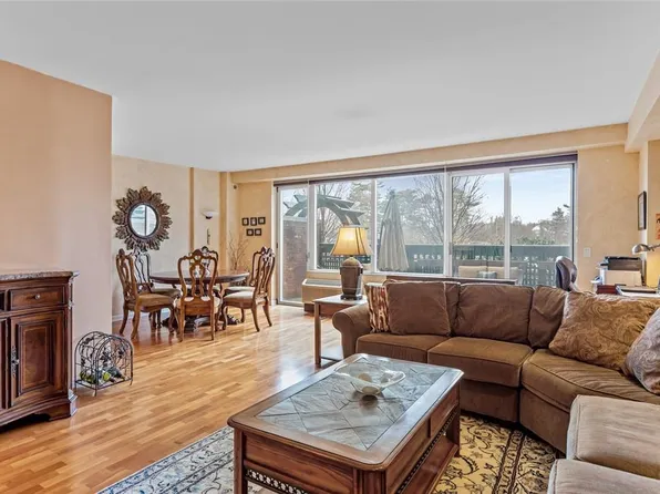 111 Cherry Valley Avenue #M20, Garden City, NY 11530