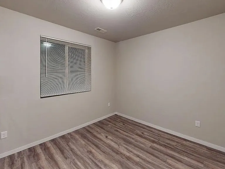 466 Constitution Blvd — Photo 4