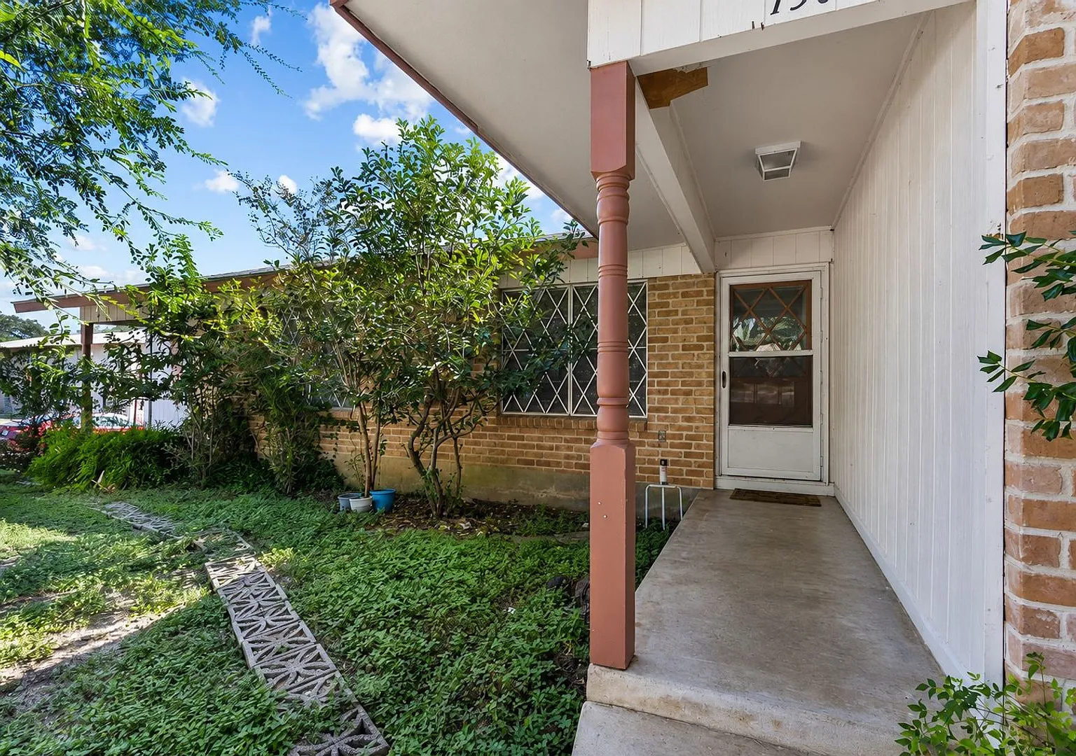 Spacious 3BR Duplex Less Than 1 Mile from Texas State University — Photo 2