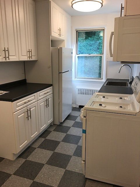 1st image of 815 Larchmont Acres APT A