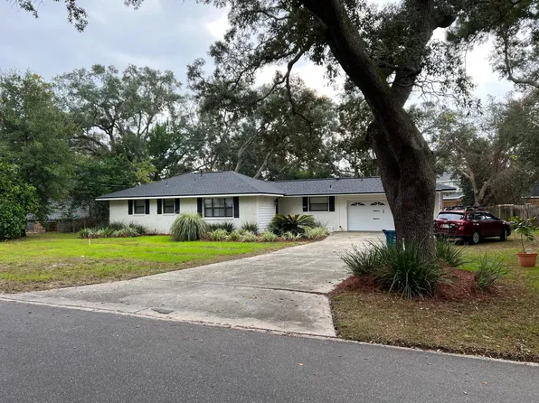427 Warwick St, Gulf Breeze, FL 32561